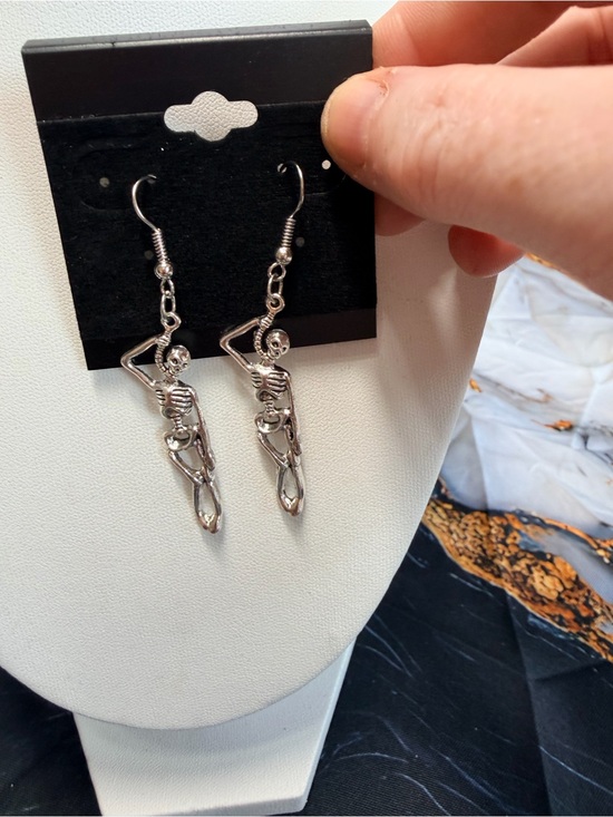 Jewelry - Hangman skeleton earrings